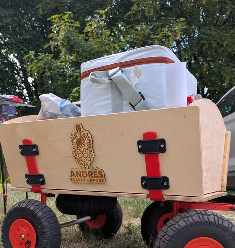 Bollerwagen von Andrés Flaschenpost mit Kühltasche