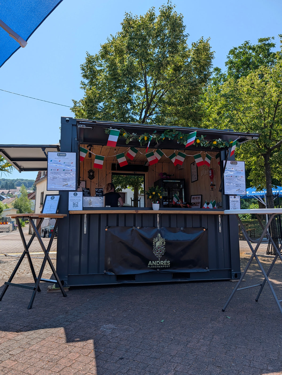 Mobiler Weinstand von Andrés Flaschenpost bei einem Open-Air-Fest