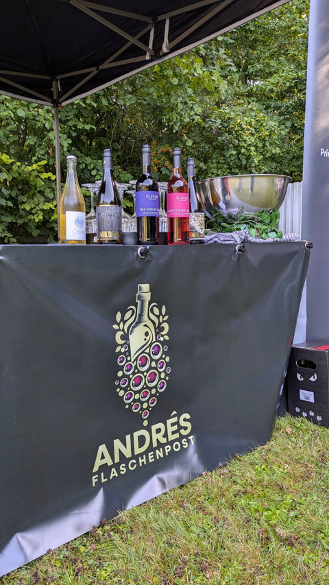 Weinbar von Andrés Flaschenpost im Außenbereich