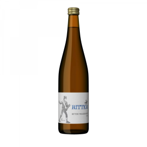 Flasche Ritter Traubensaft auf weißem Hintergrund
